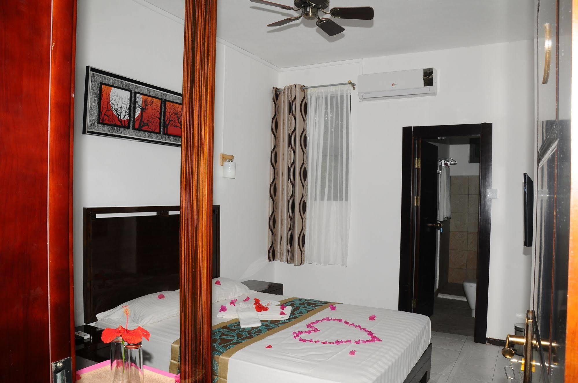 Le Flamboyant Hotel Port Mathurin Exterior foto